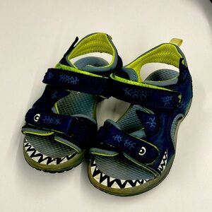 Craters Boys Light Up Size 7 Monster Sandals